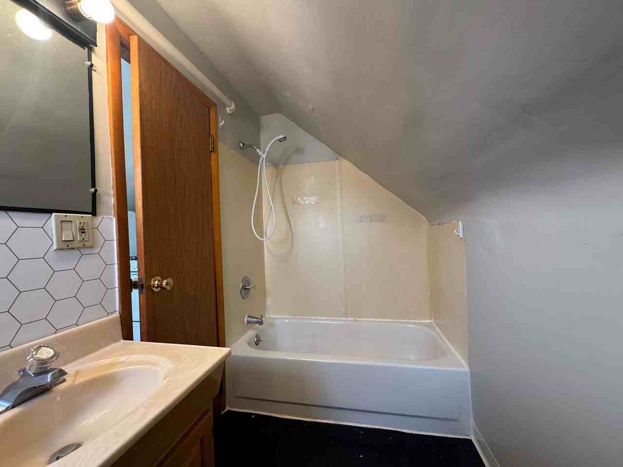 1285 Cook Ave - Photo 7 of 14