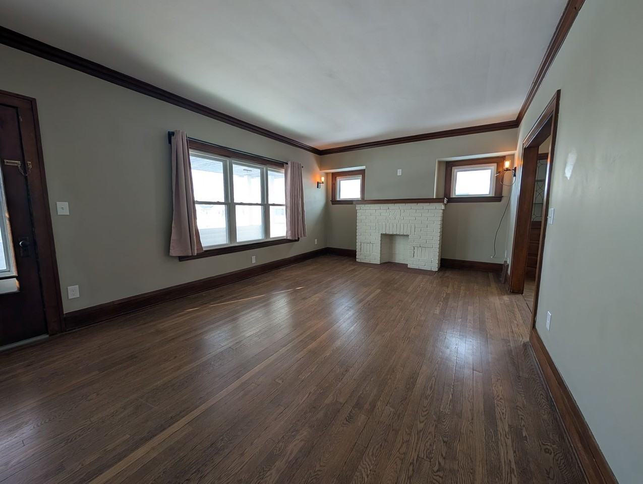 2115 Lewis Dr - Photo 2 of 25