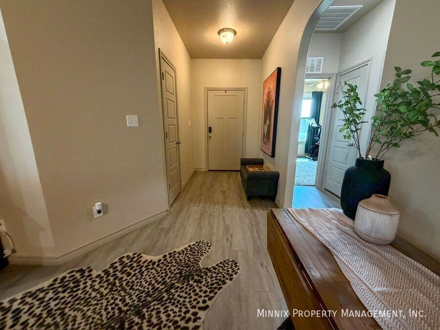 7504 89th St - Photo 6 of 20