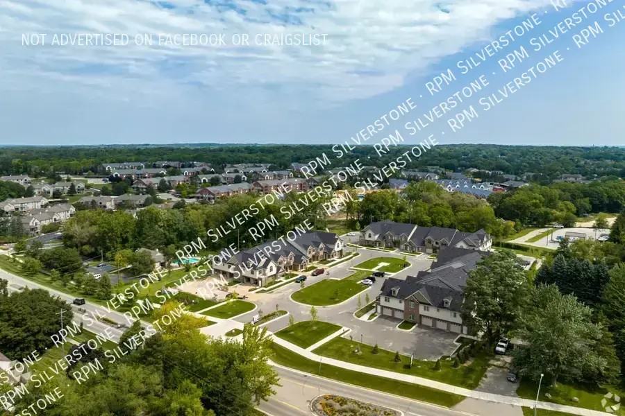 2670 Barrington Sq - Photo 2 of 3