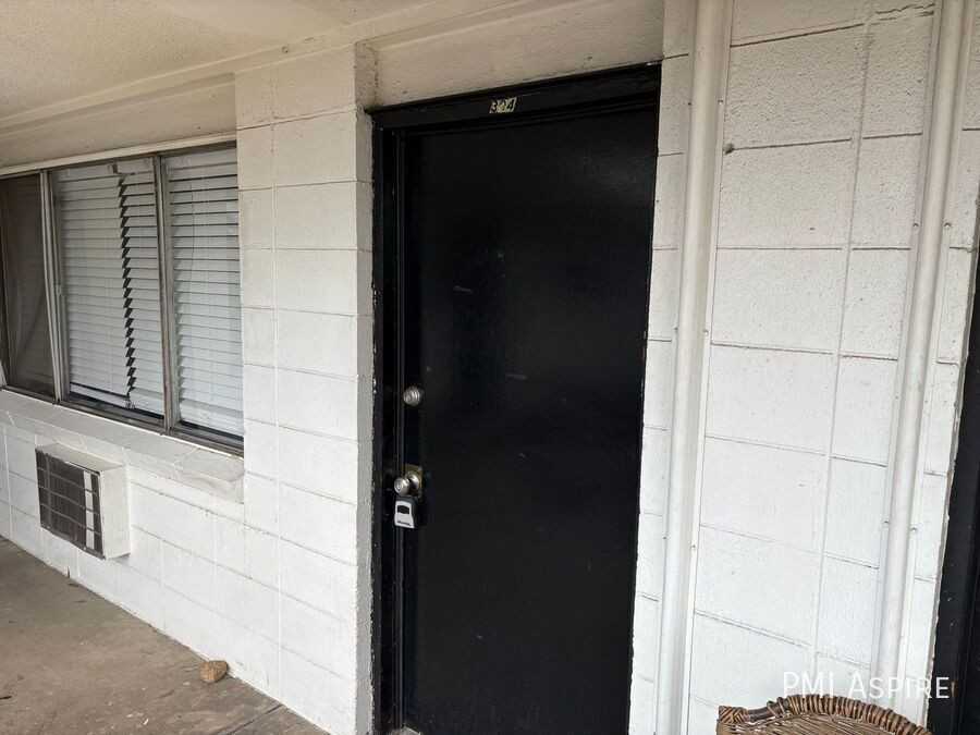 1600 Geneva St #304 - Photo 2 of 11