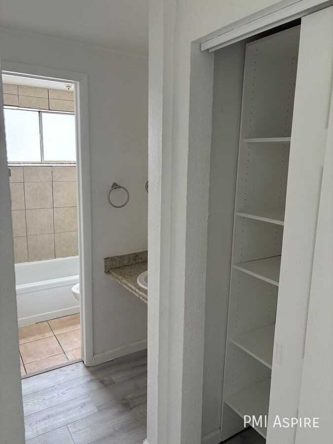 1600 Geneva St #304 - Photo 5 of 11