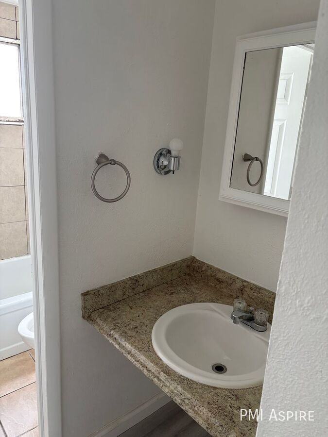 1600 Geneva St #304 - Photo 6 of 11