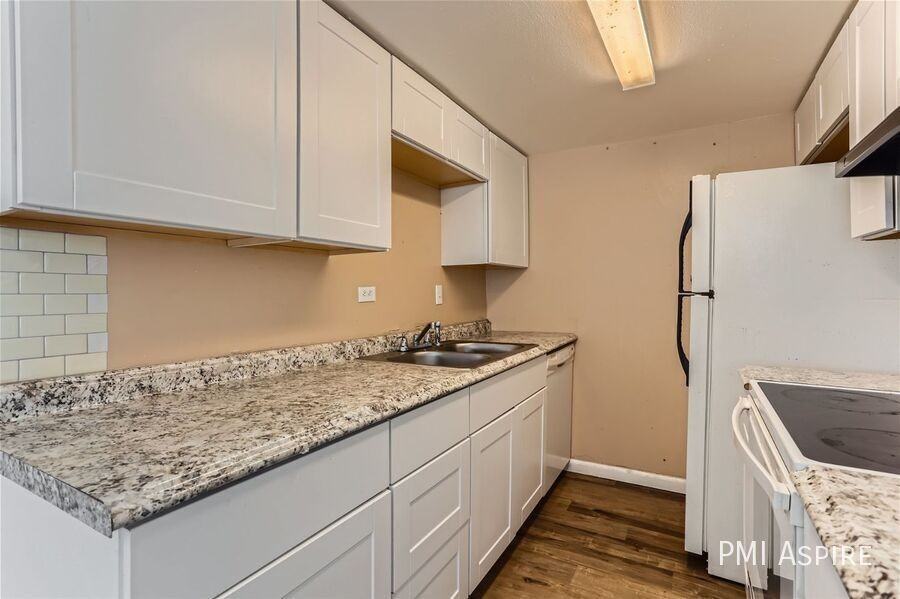 1600 Geneva St #306 - Photo 2 of 12