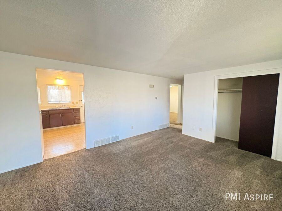 1451 Lamplighter Dr - Photo 2 of 12