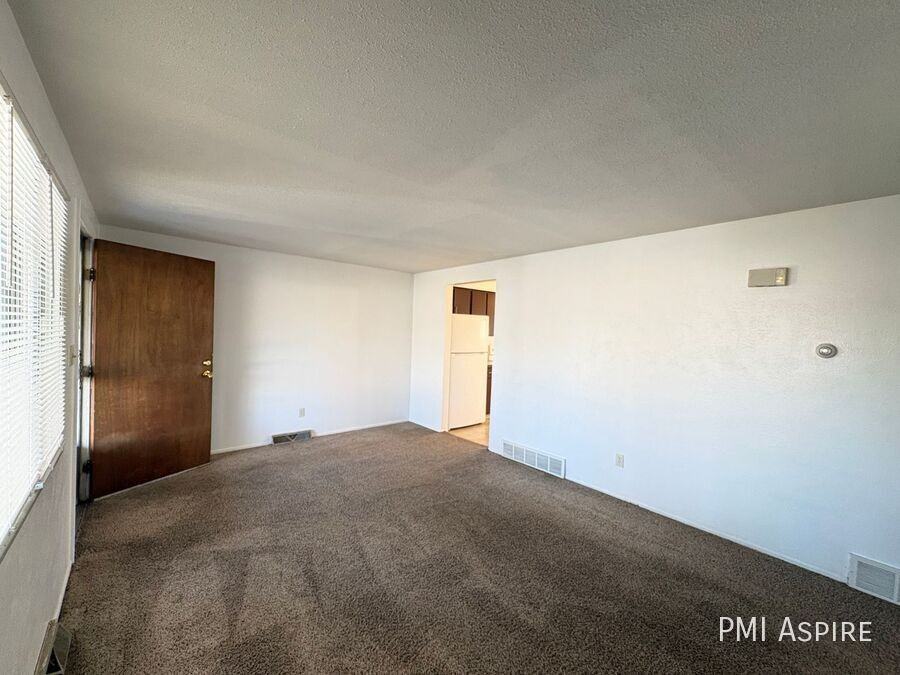 1451 Lamplighter Dr - Photo 3 of 12