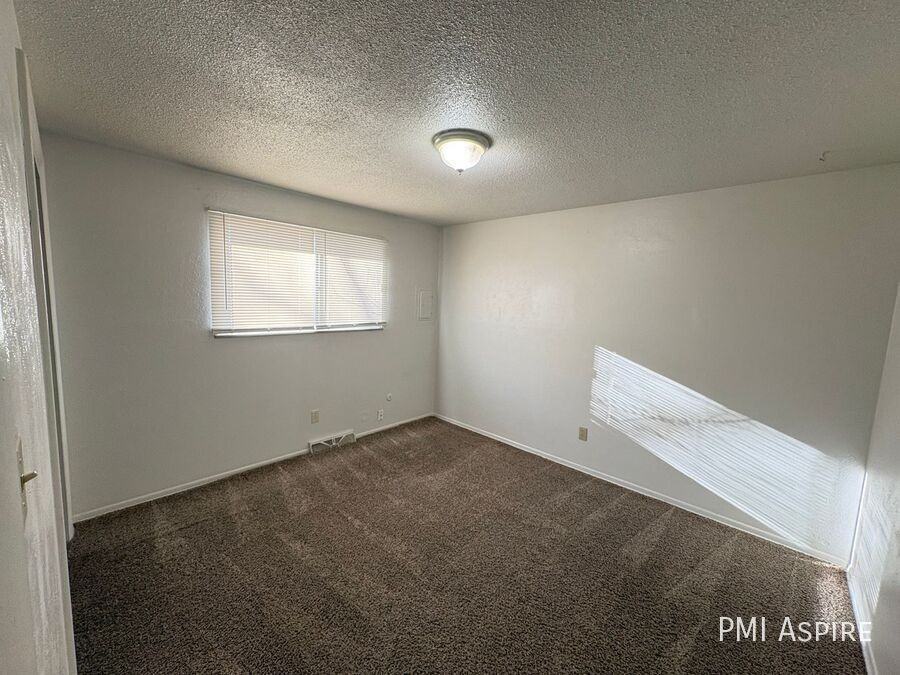 1451 Lamplighter Dr - Photo 6 of 12