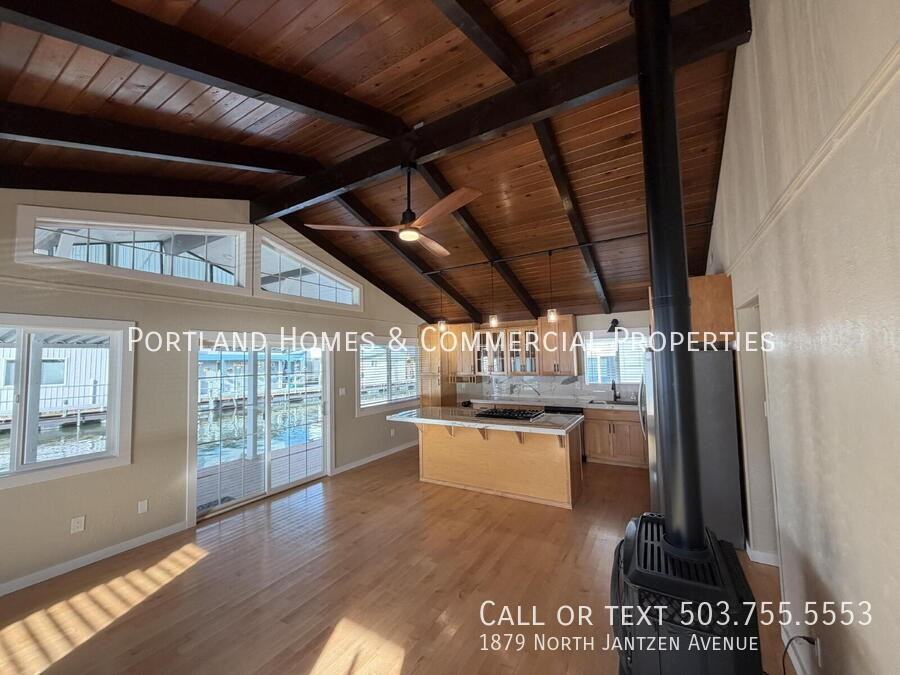 1879 N Jantzen Ave - Photo 3 of 11