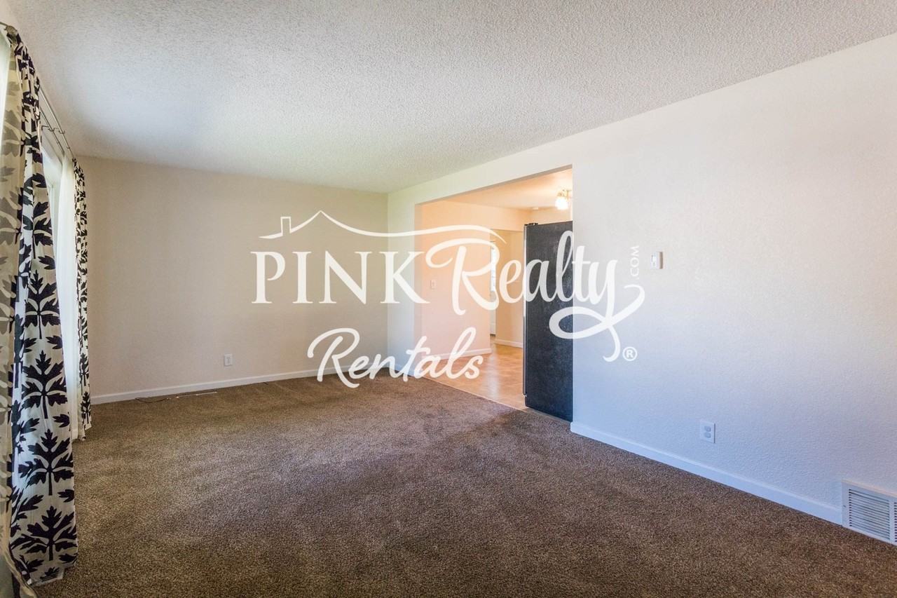 133 Steven Dr - Photo 2 of 31