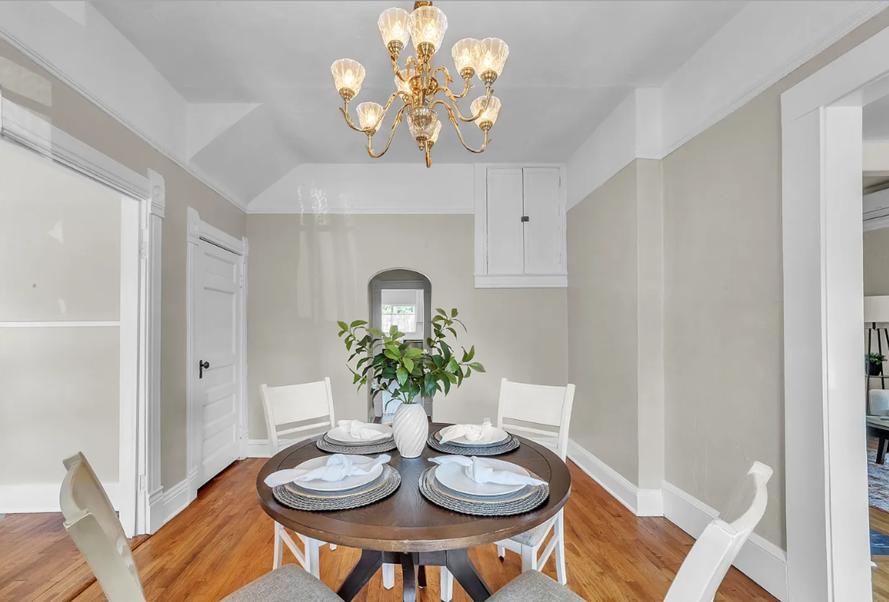 319 N Institute St - Photo 4 of 25