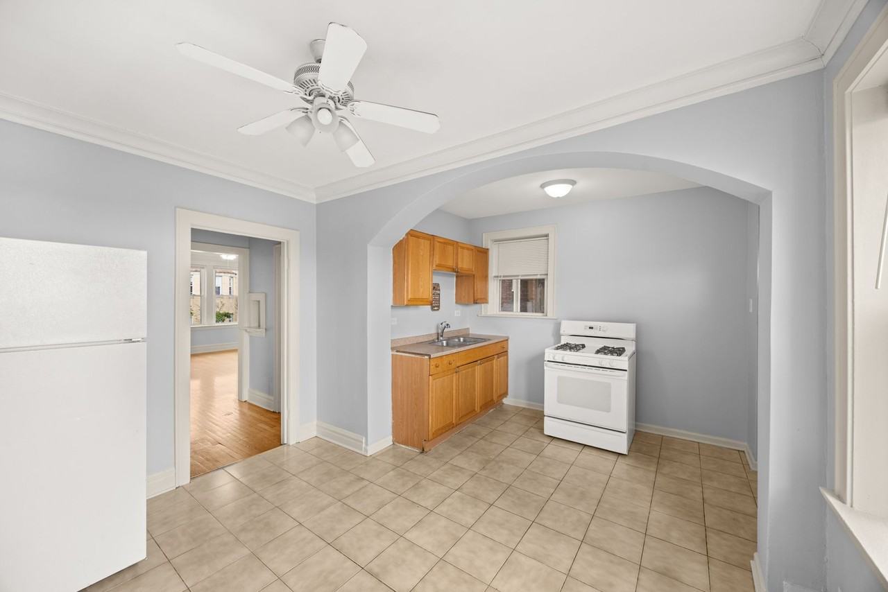 5041 W 18th St #11 - Photo 4 of 10