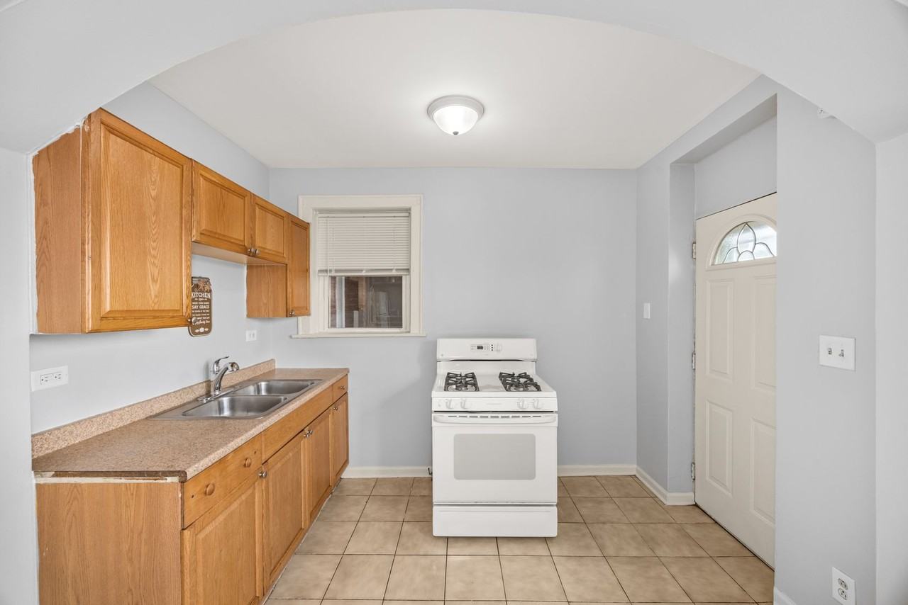 5041 W 18th St #11 - Photo 7 of 10