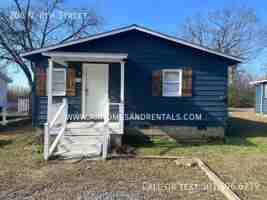 featured image of 206 N 6th St