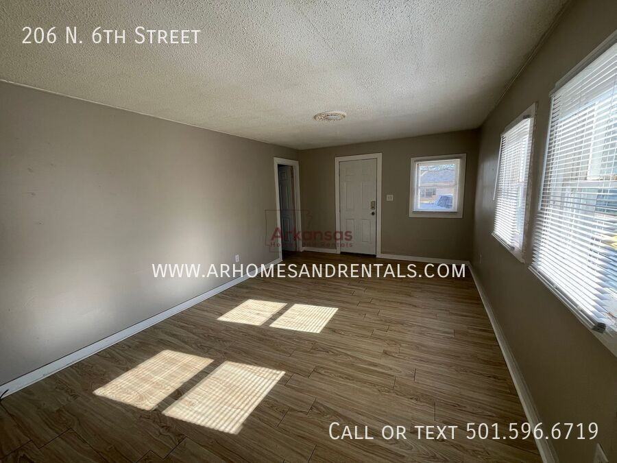 206 N 6th St - Photo 2 of 10