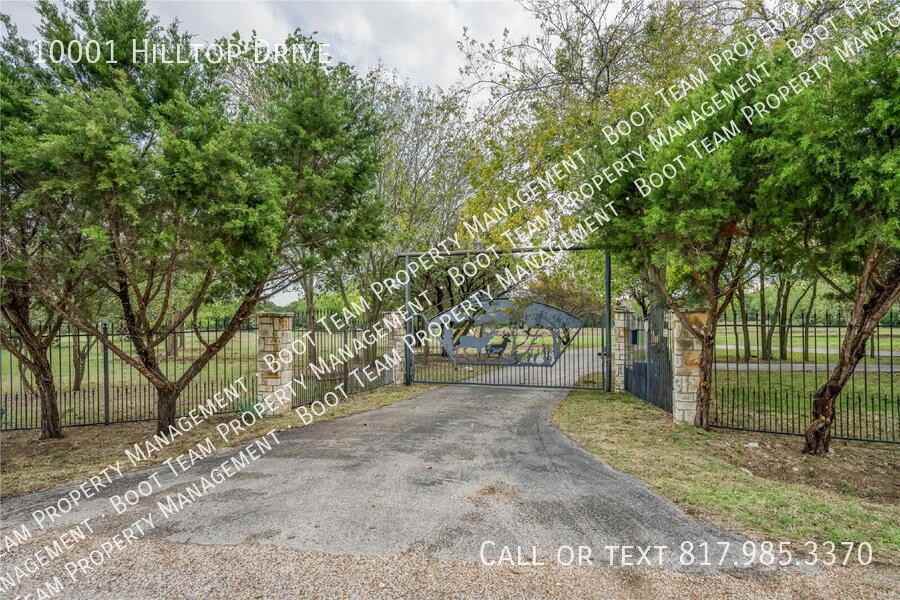 10001 Hilltop Dr - Photo 2 of 47