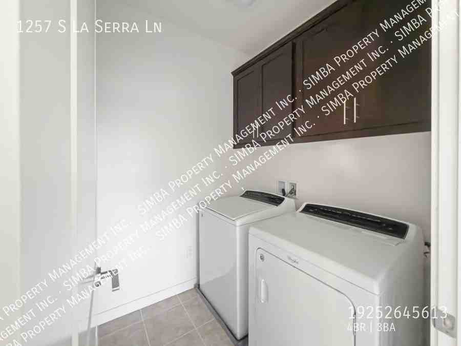 1257 S La Sera Ln - Photo 3 of 43