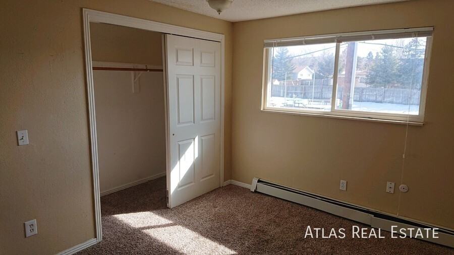 910 Bishop Ct #B - Photo 3 of 9