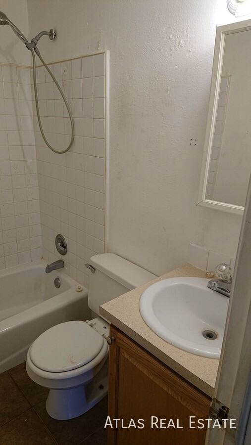 910 Bishop Ct #B - Photo 7 of 9