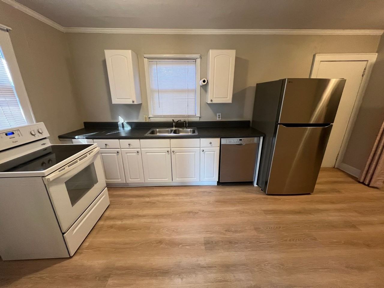 1009 Florence St - Photo 4 of 10