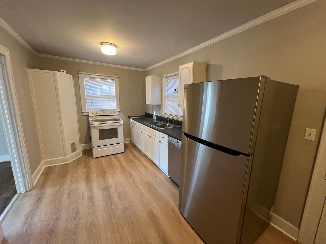 1009 Florence St - Photo 6 of 10