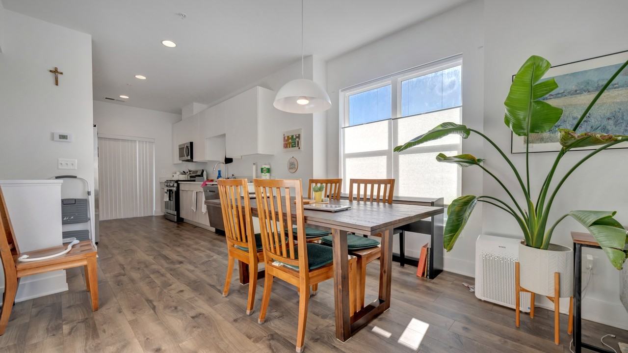 5511 S Dakota Ave Ne - Photo 2 of 23