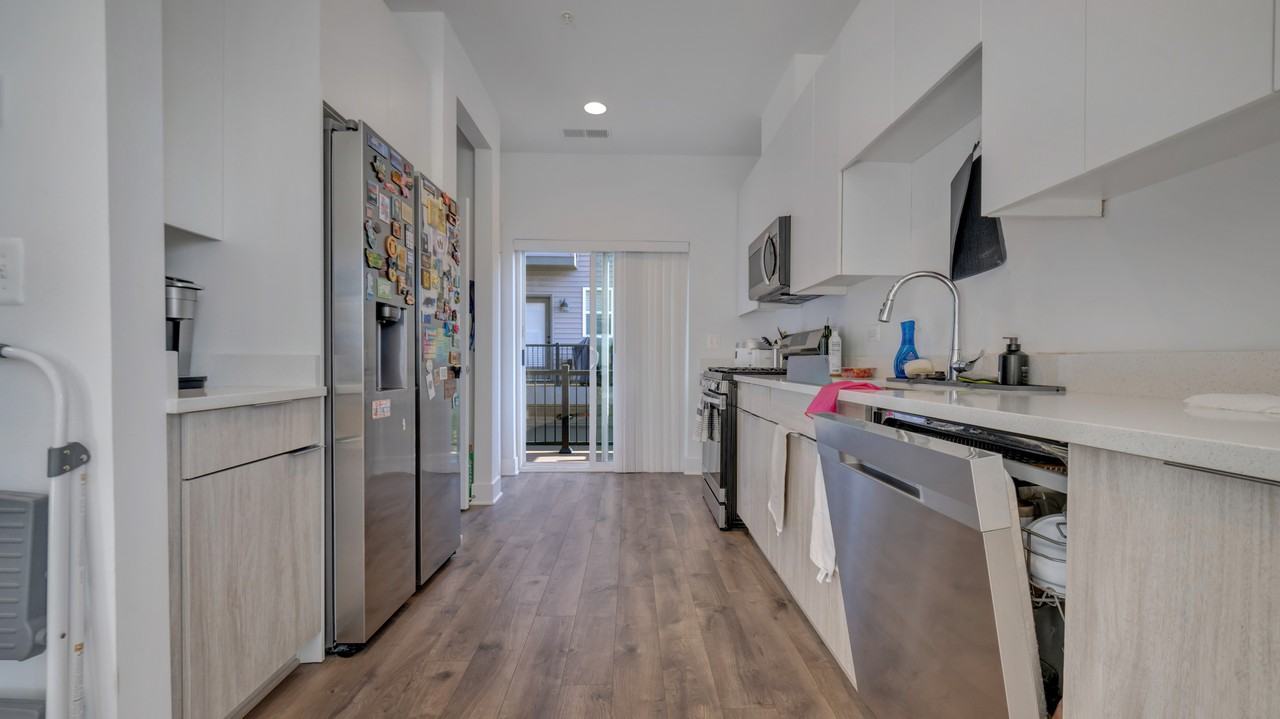 5511 S Dakota Ave Ne - Photo 5 of 23