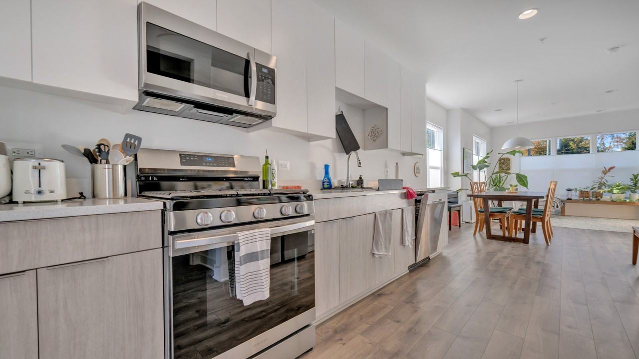 5511 S Dakota Ave Ne - Photo 6 of 23