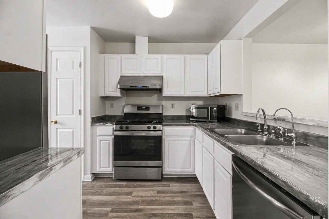 6437 Terrace Ct - Photo 5 of 28