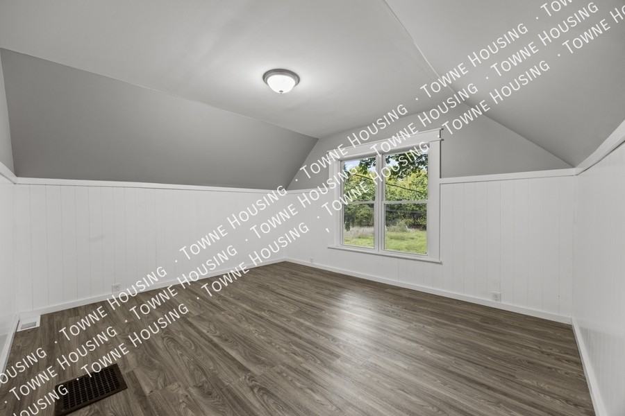 1361 North Ave #1 - Photo 5 of 12