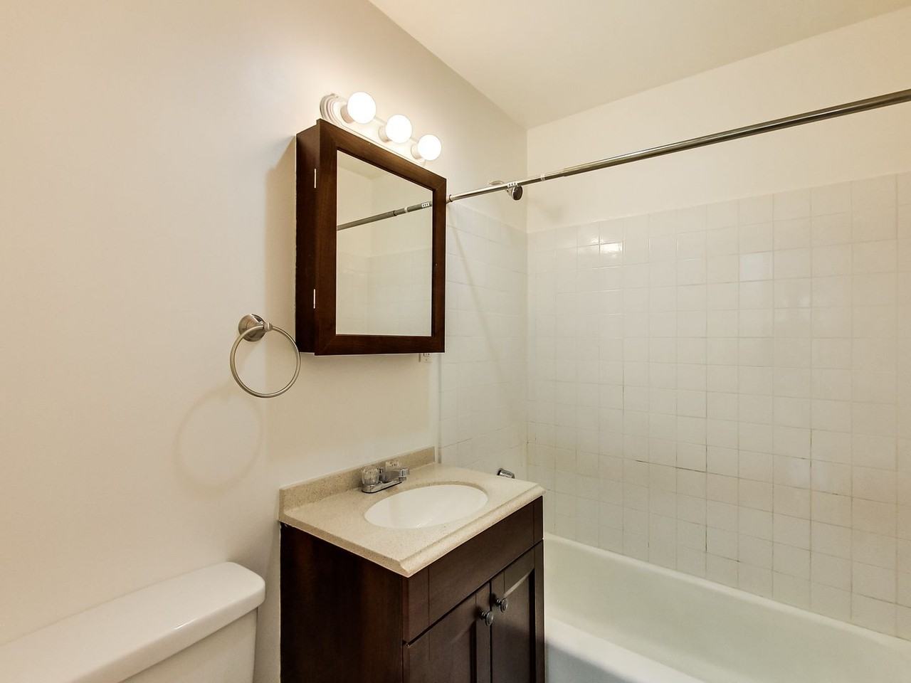 461 24th St - Photo 2 of 9