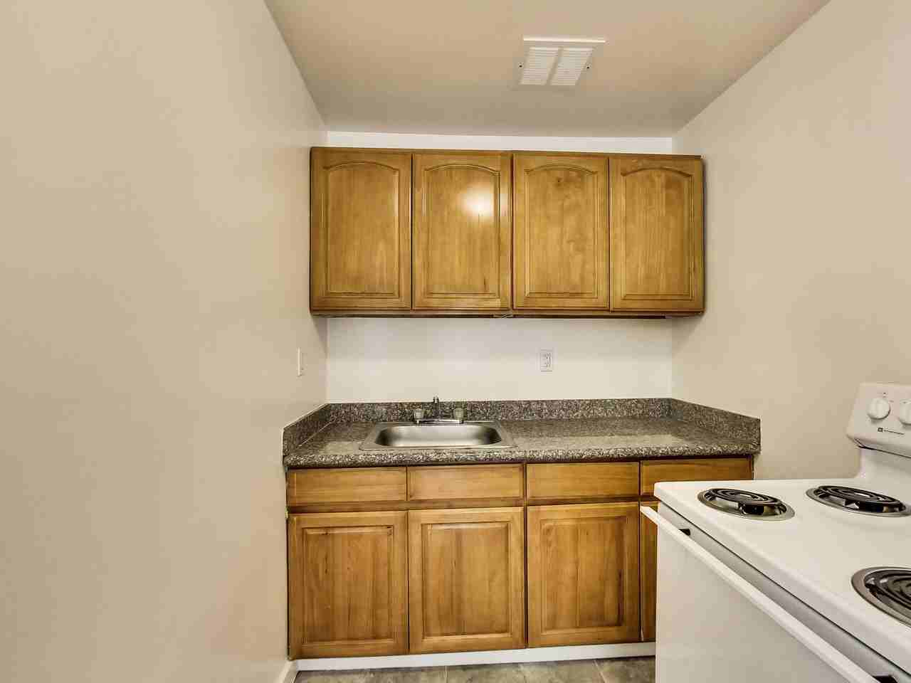 461 24th St - Photo 5 of 9