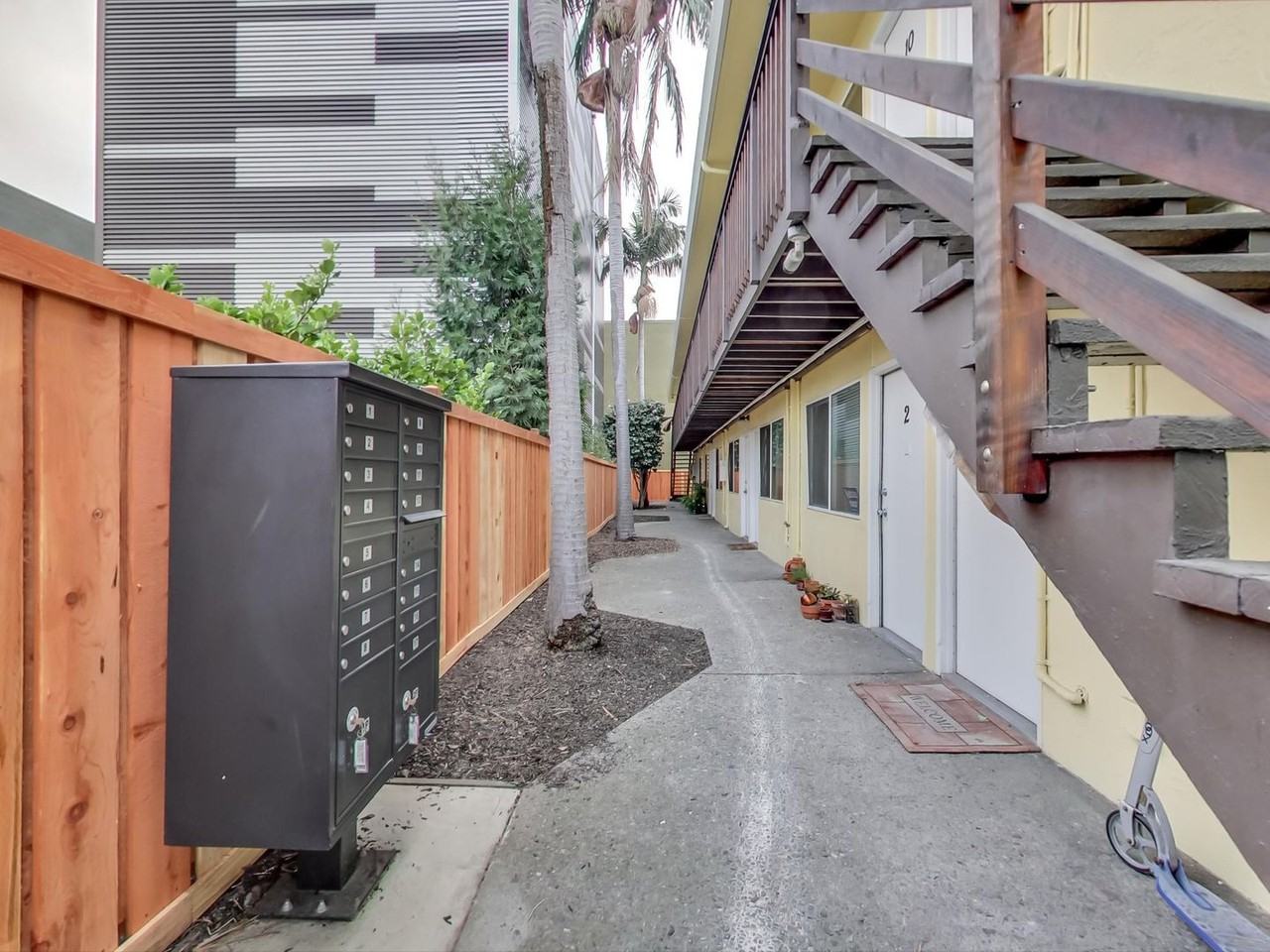 461 24th St - Photo 7 of 9