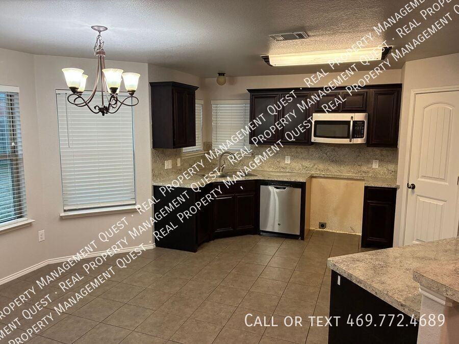 1410 Beacon Hill Dr - Photo 5 of 11