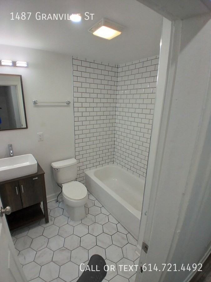 1487 Granville St - Photo 6 of 30