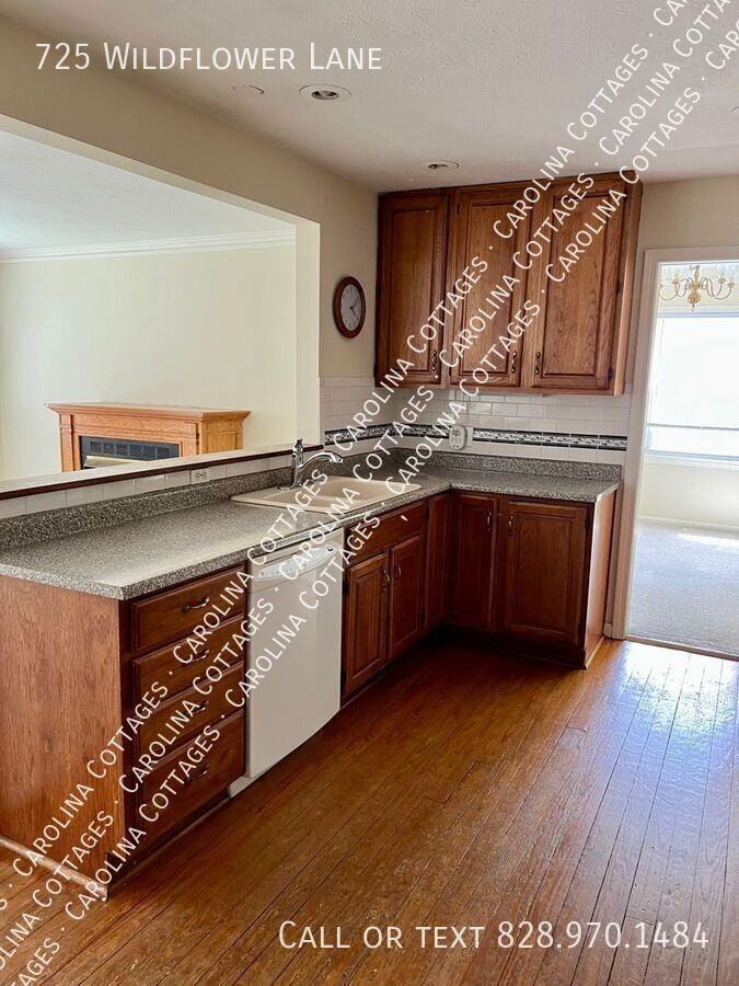 725 Wildflower Ln - Photo 3 of 17