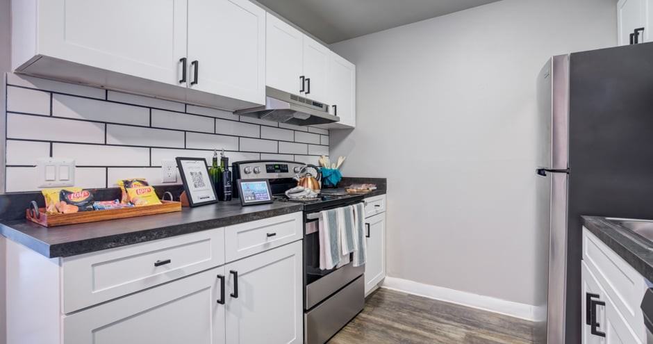 Latitude 28 Apartments - Photo 5 of 25