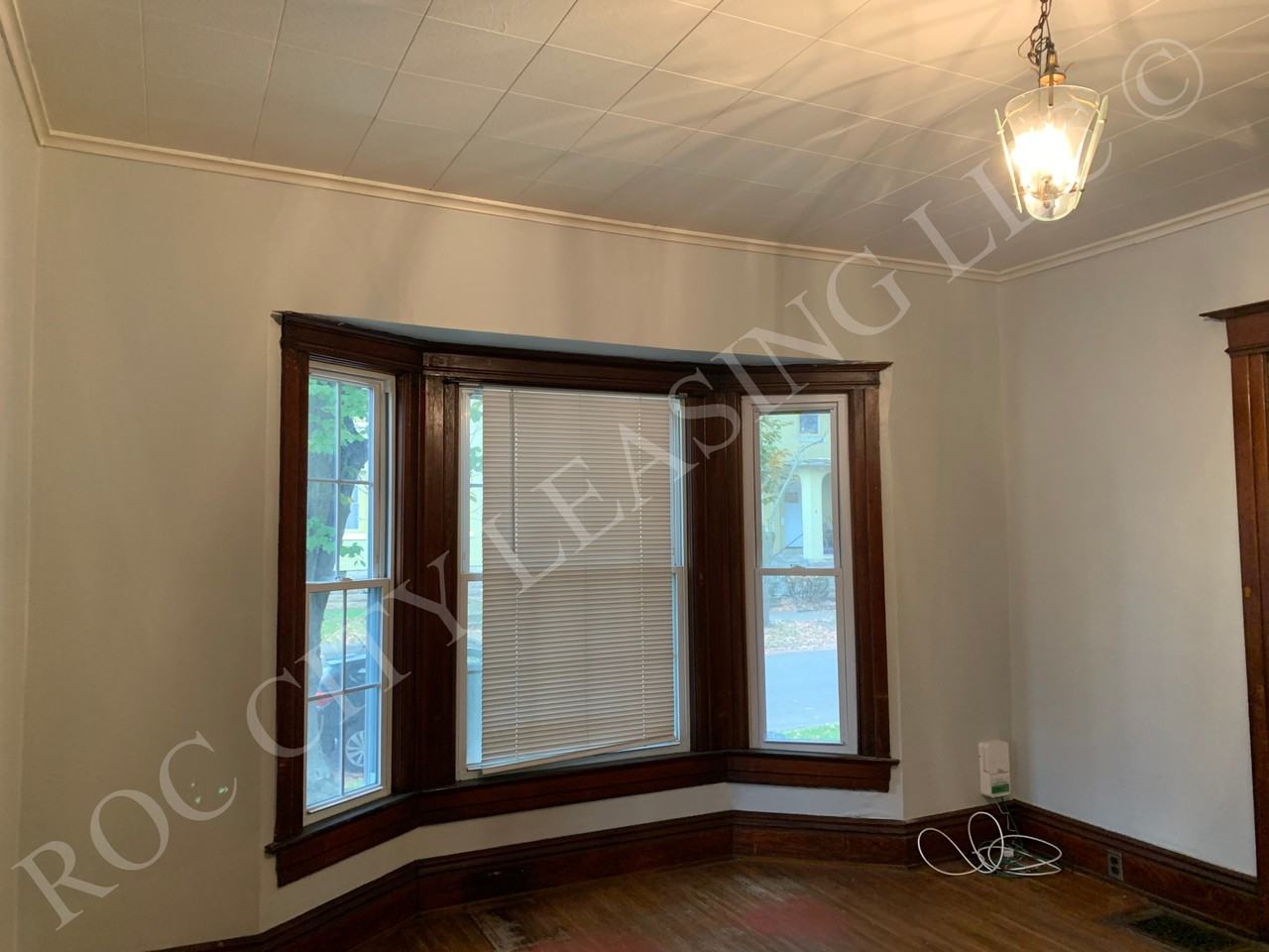 1079 Monroe Ave - Photo 2 of 14