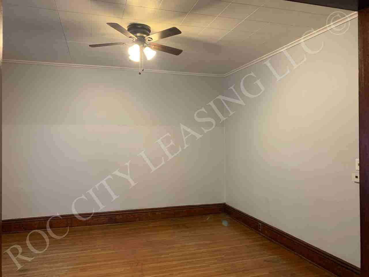 1079 Monroe Ave - Photo 4 of 14