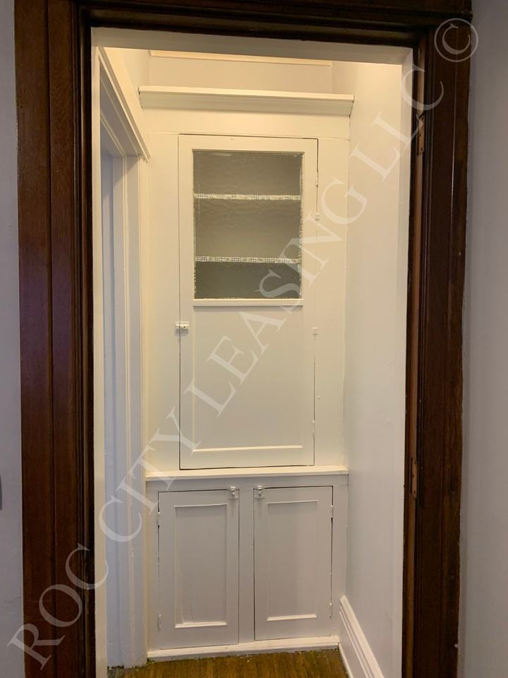 1079 Monroe Ave - Photo 6 of 14