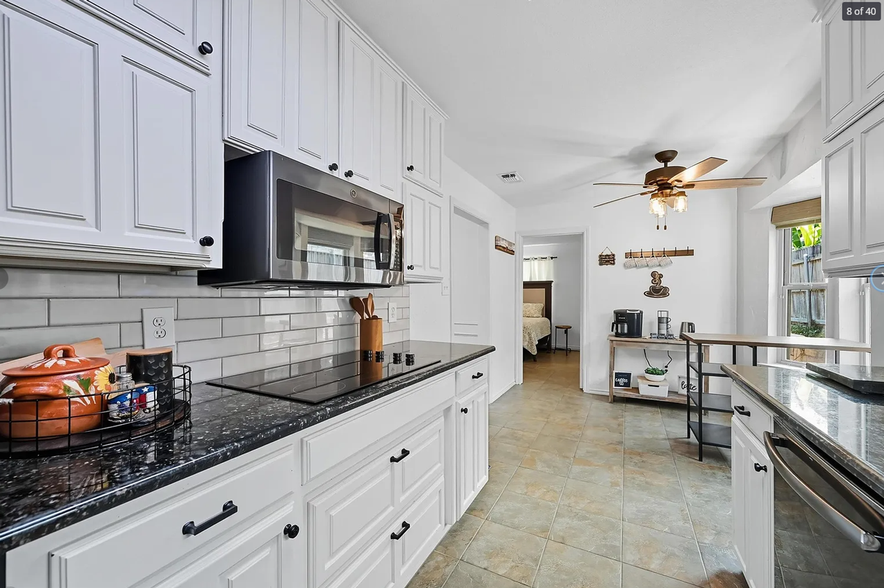 2707 Edinboro Dr - Photo 2 of 28