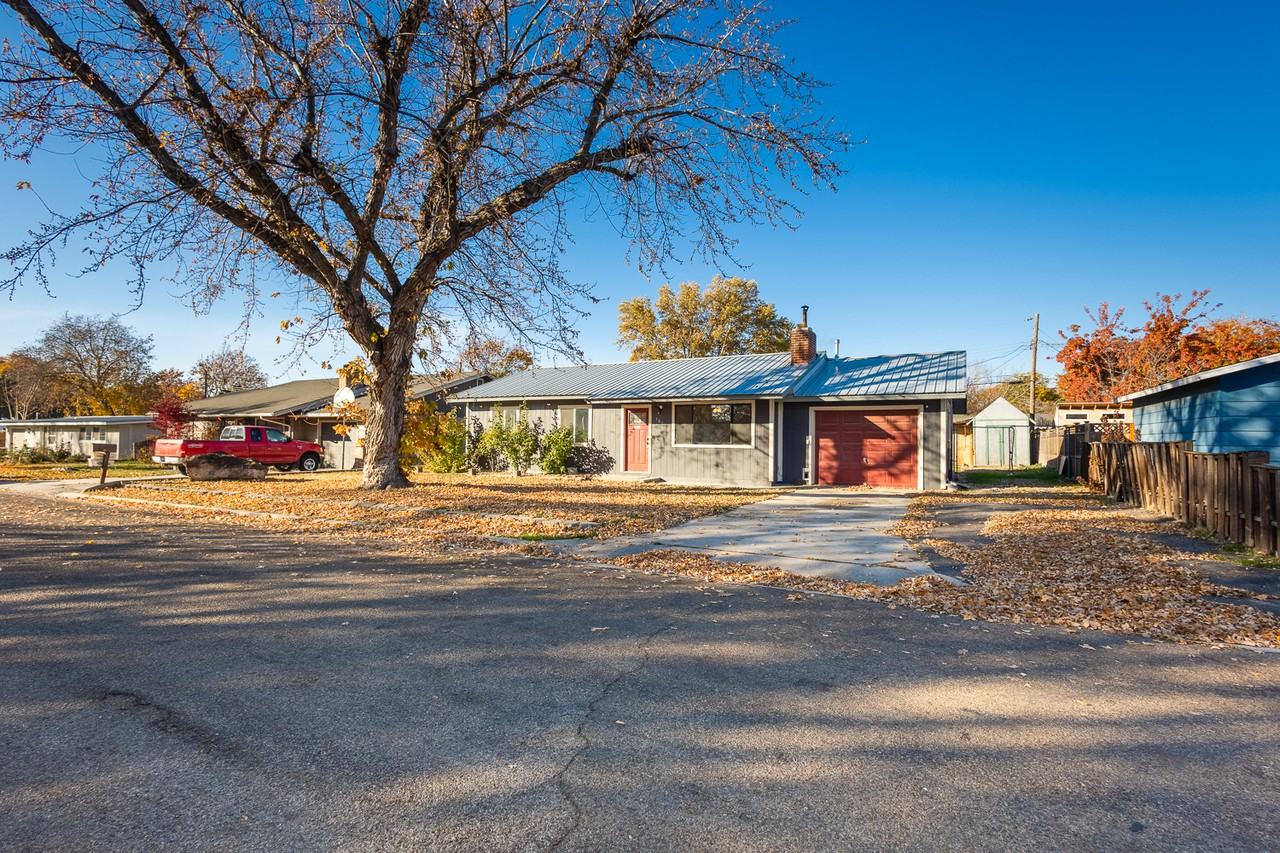 1609 N Plateau Ave - Photo 3 of 50