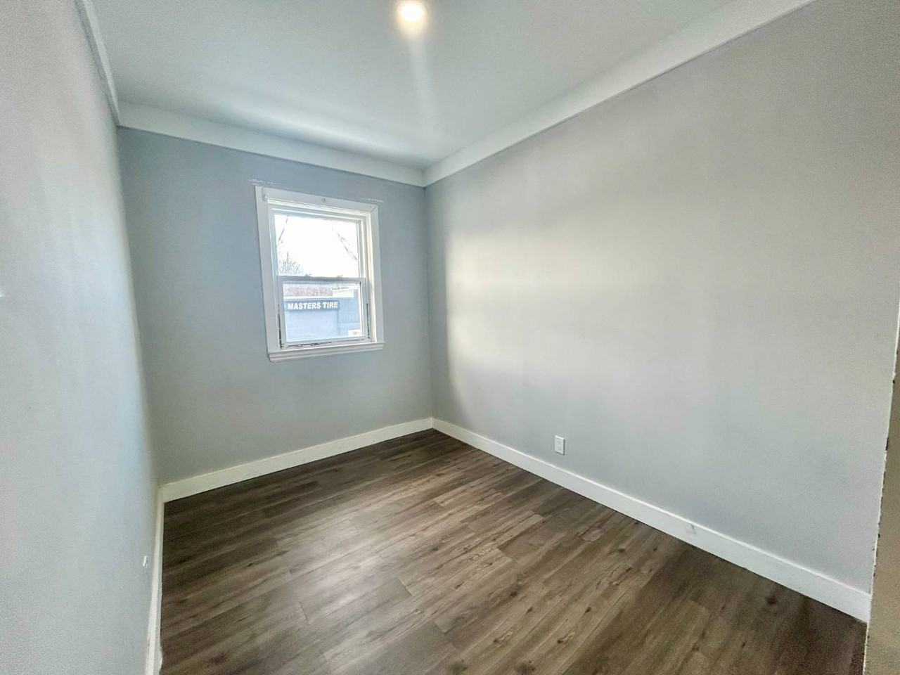 246 Wharncliffe Rd S #1 - Photo 4 of 9