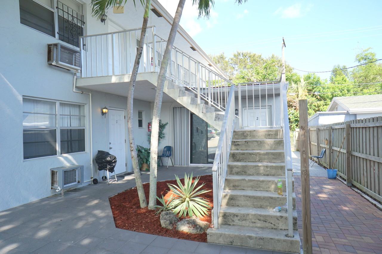 1218 South Federal Highway #2 - Photo 4 of 24