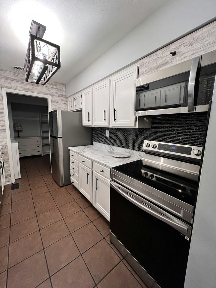 7770 Sterling Place - Photo 6 of 12