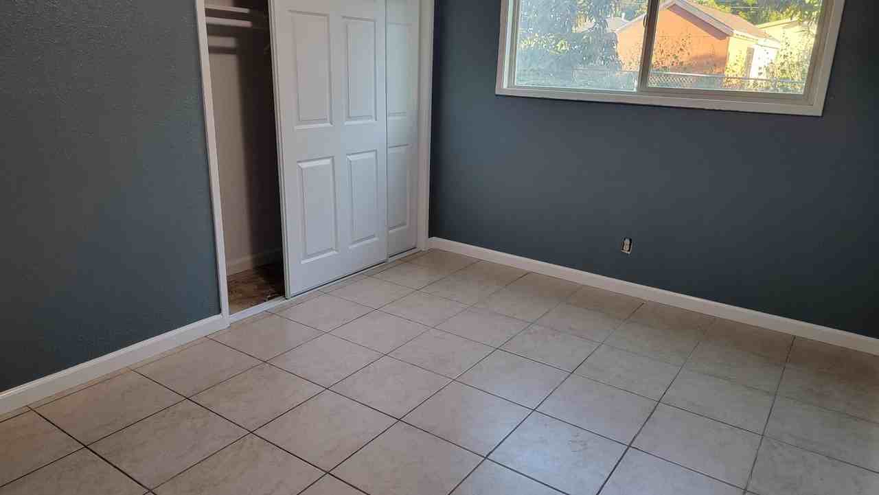 1332 Emeric Avenue - Photo 4 of 6