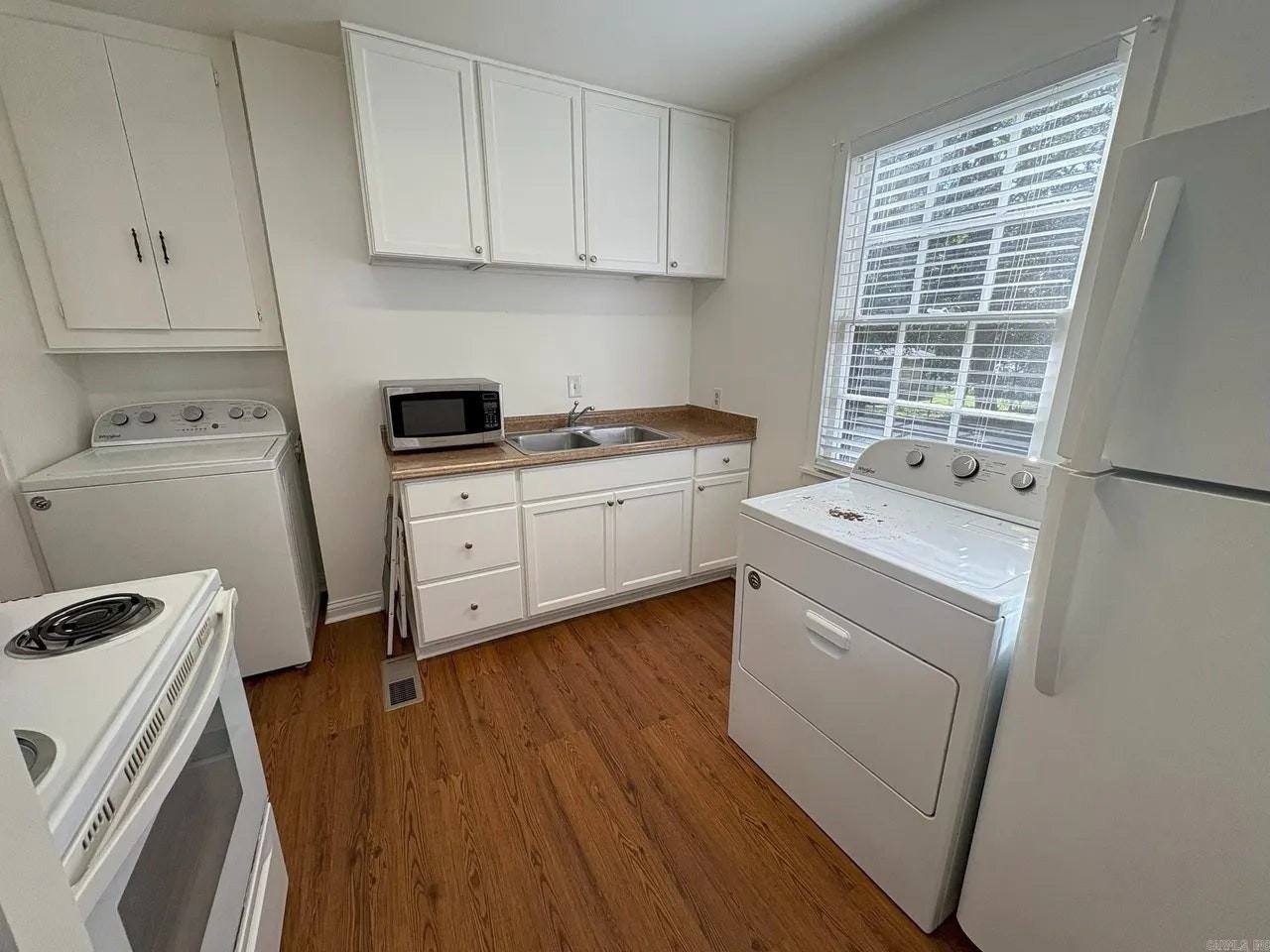 204 N Tyler St - Photo 4 of 11