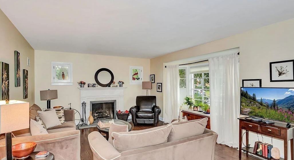 4050 Harvard Ter - Photo 2 of 10