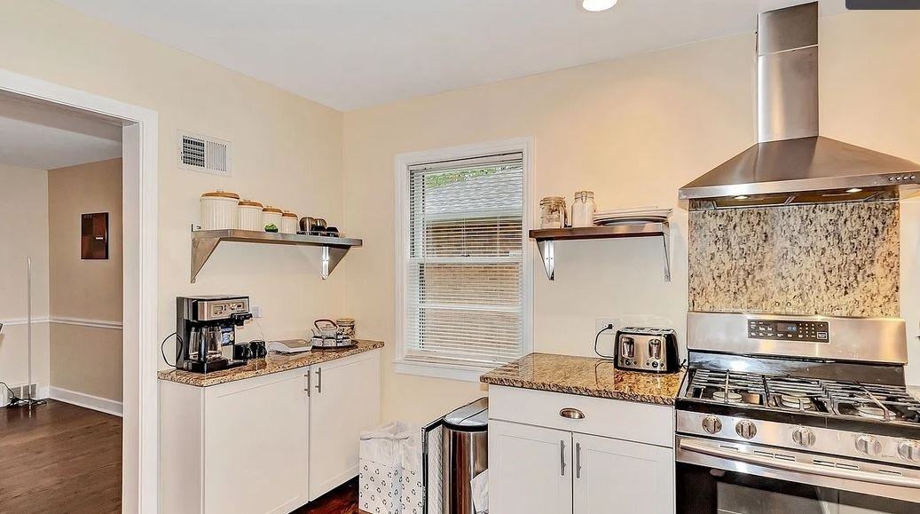 4050 Harvard Ter - Photo 4 of 10