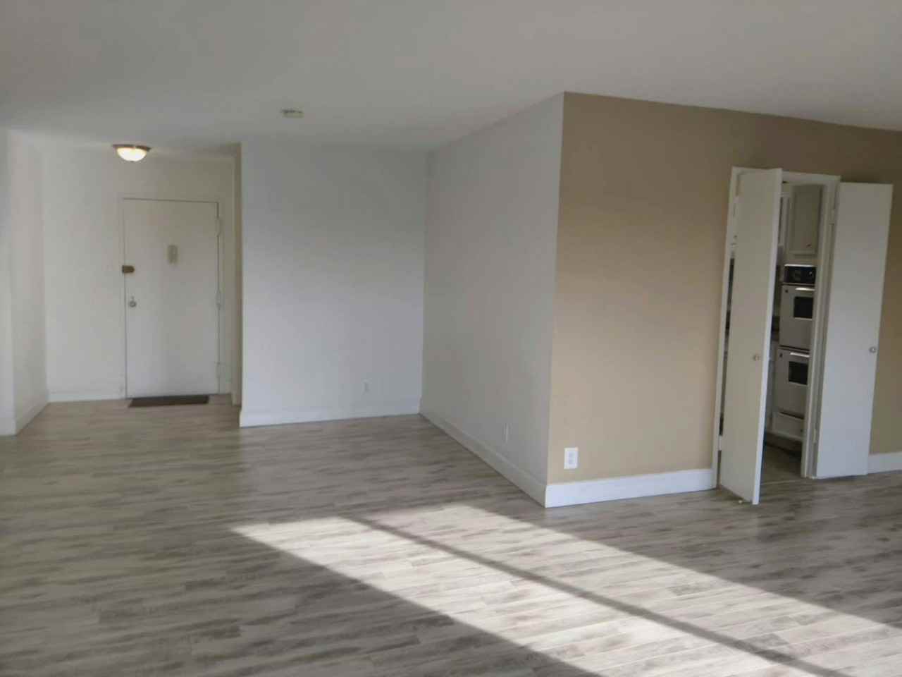 205 Yoakum Parkway, Unit 421 - Photo 2 of 17