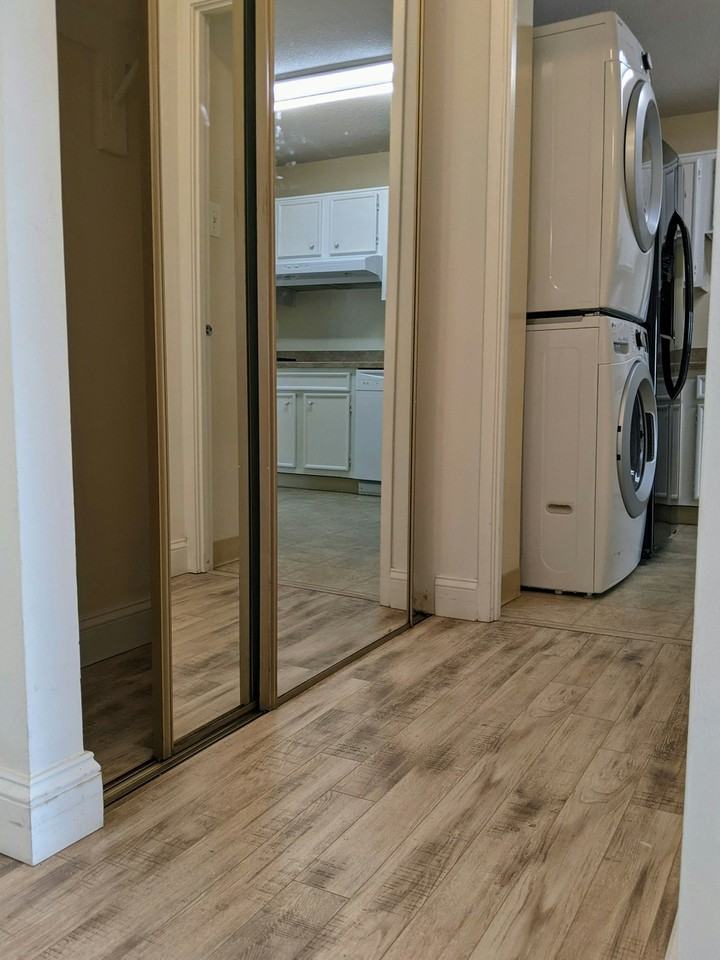 205 Yoakum Parkway, Unit 421 - Photo 6 of 17